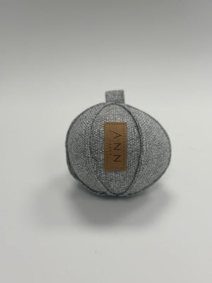 Ann Habor - Bold Hundelegetøj - Lysegrå - animondo.dk - AH0206