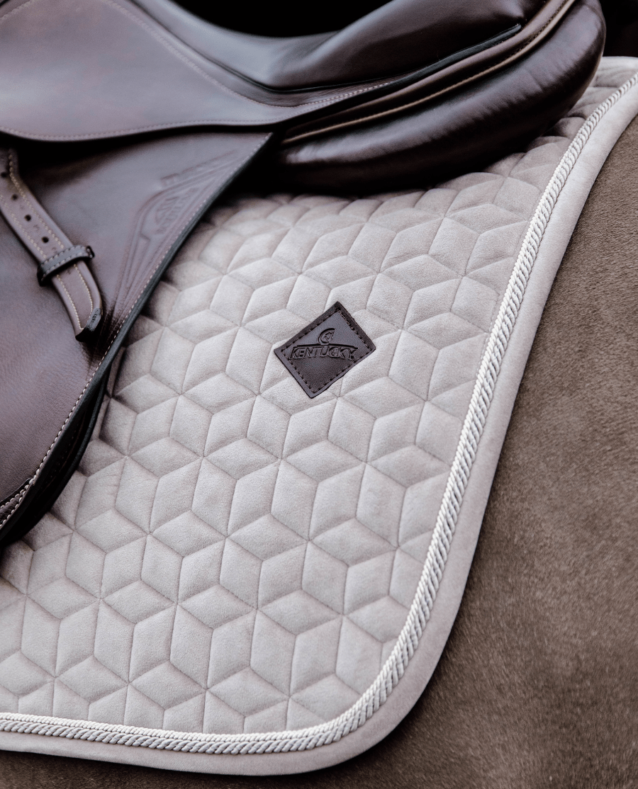 Dressurunderlag Basic Velvet fra Kentucky Horsewear - animondo.dk - 42589-32-DR-COB