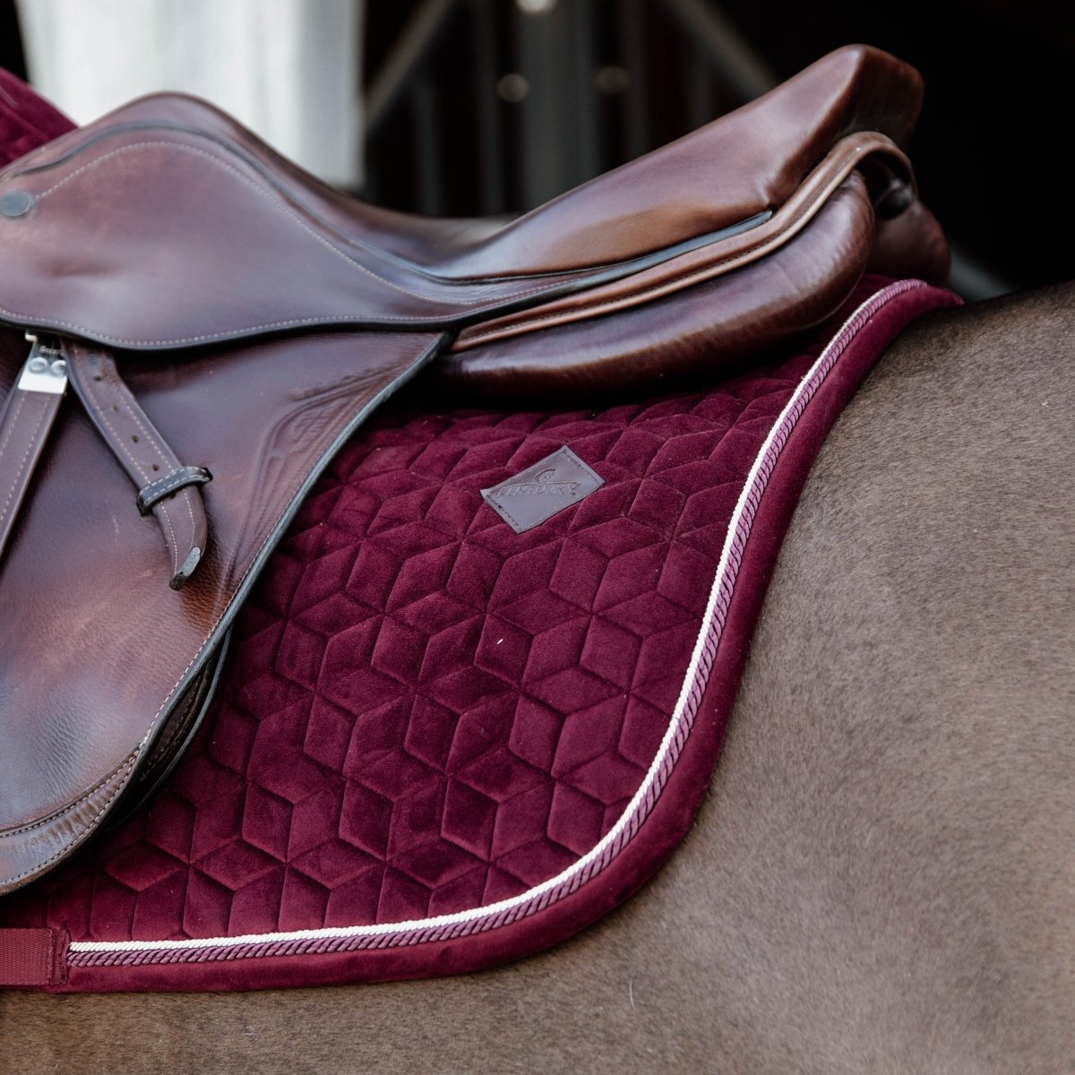 Kentucky Horsewear Velvet Springunderlag - Bordeaux - animondo.dk