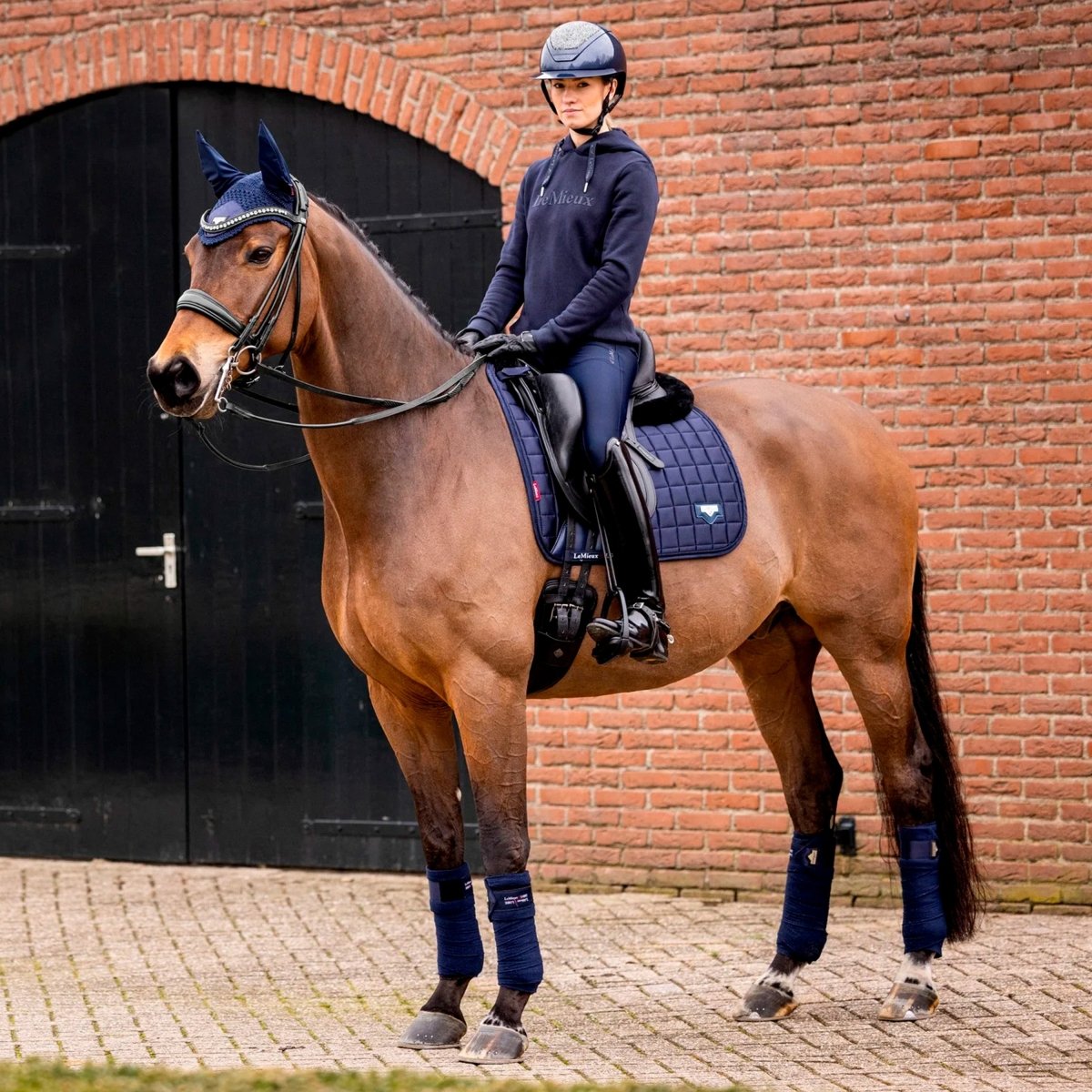 LeMieux Loire Classic Dressage Square Sadelunderlag - Navy - animondo.dk