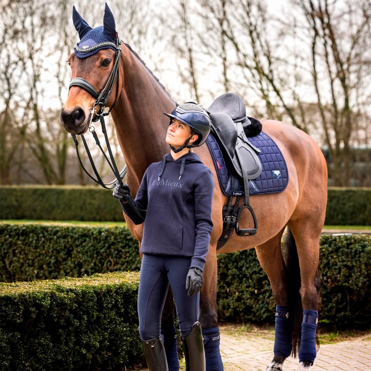 LeMieux Loire Classic Dressage Square Sadelunderlag - Navy - animondo.dk